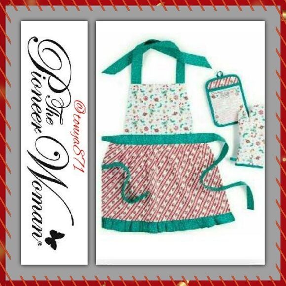 🎄 ♥️ NEW The Pioneer Woman Chocolate Peppermint 3 Piece Kitchen Apron Set - Picture 1 of 4